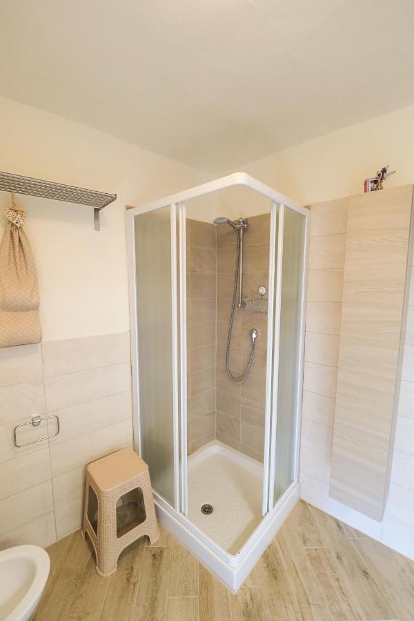 Rivacanze Apartments Laglio Bagian luar foto